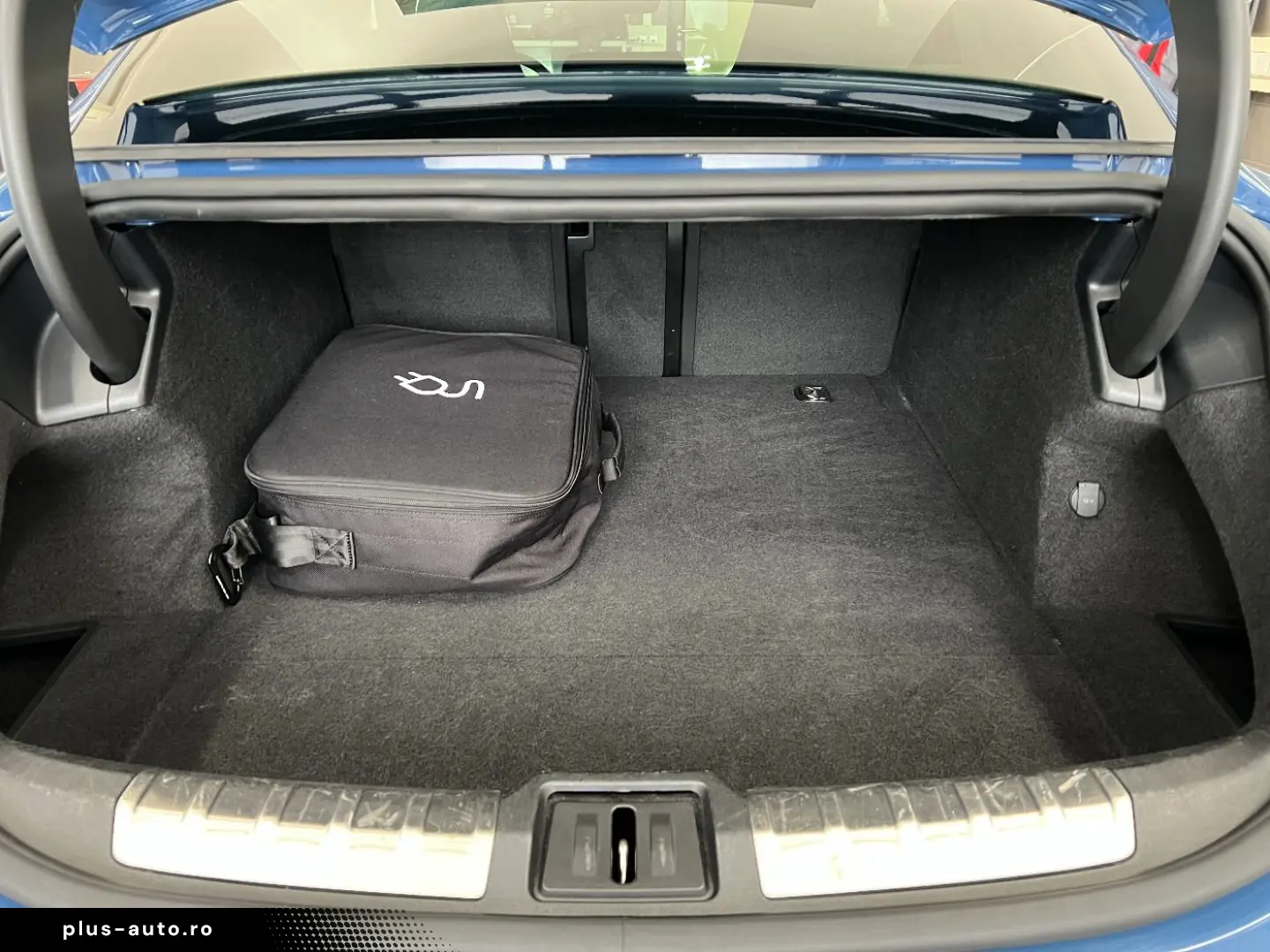 PORSCHE Taycan Turbo   Burmester   Beifahrerdisplay