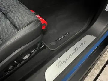 PORSCHE Taycan Turbo   Burmester   Beifahrerdisplay