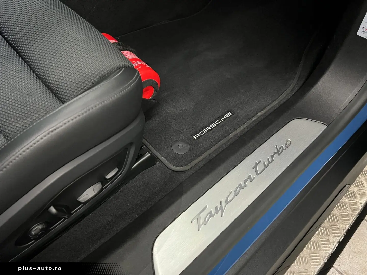 PORSCHE Taycan Turbo   Burmester   Beifahrerdisplay