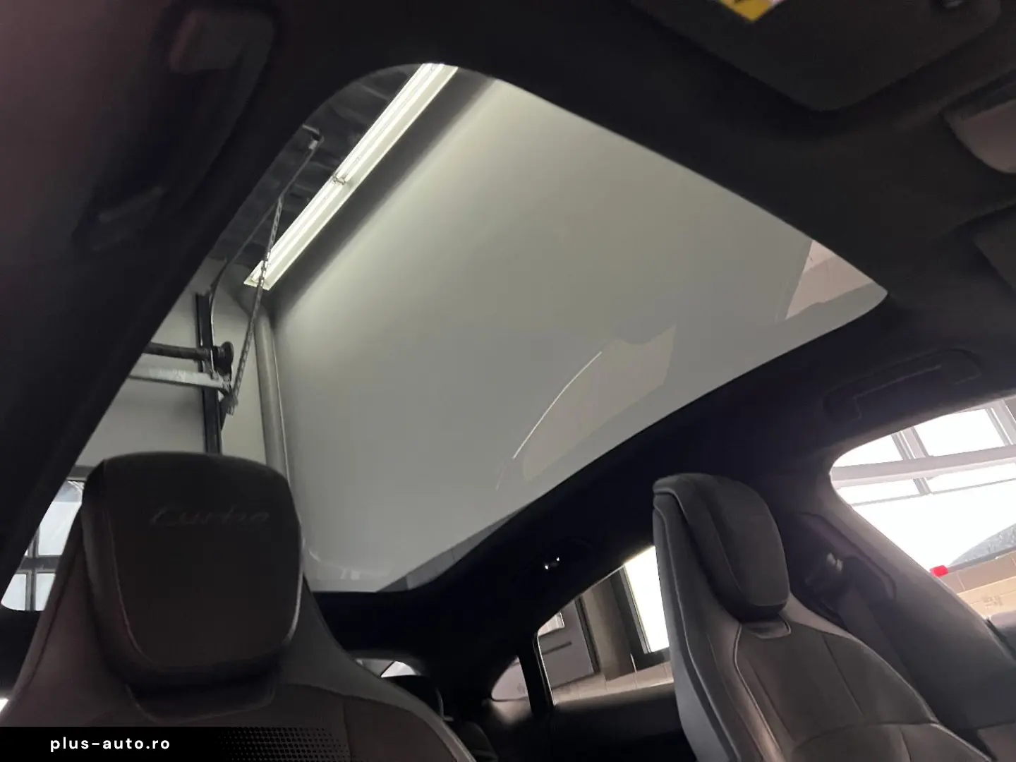 PORSCHE Taycan Turbo   Burmester   Beifahrerdisplay