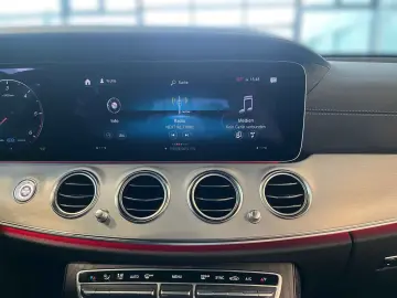 Mercedes-Benz E 220 d AMG Pano Burm Distr HUD