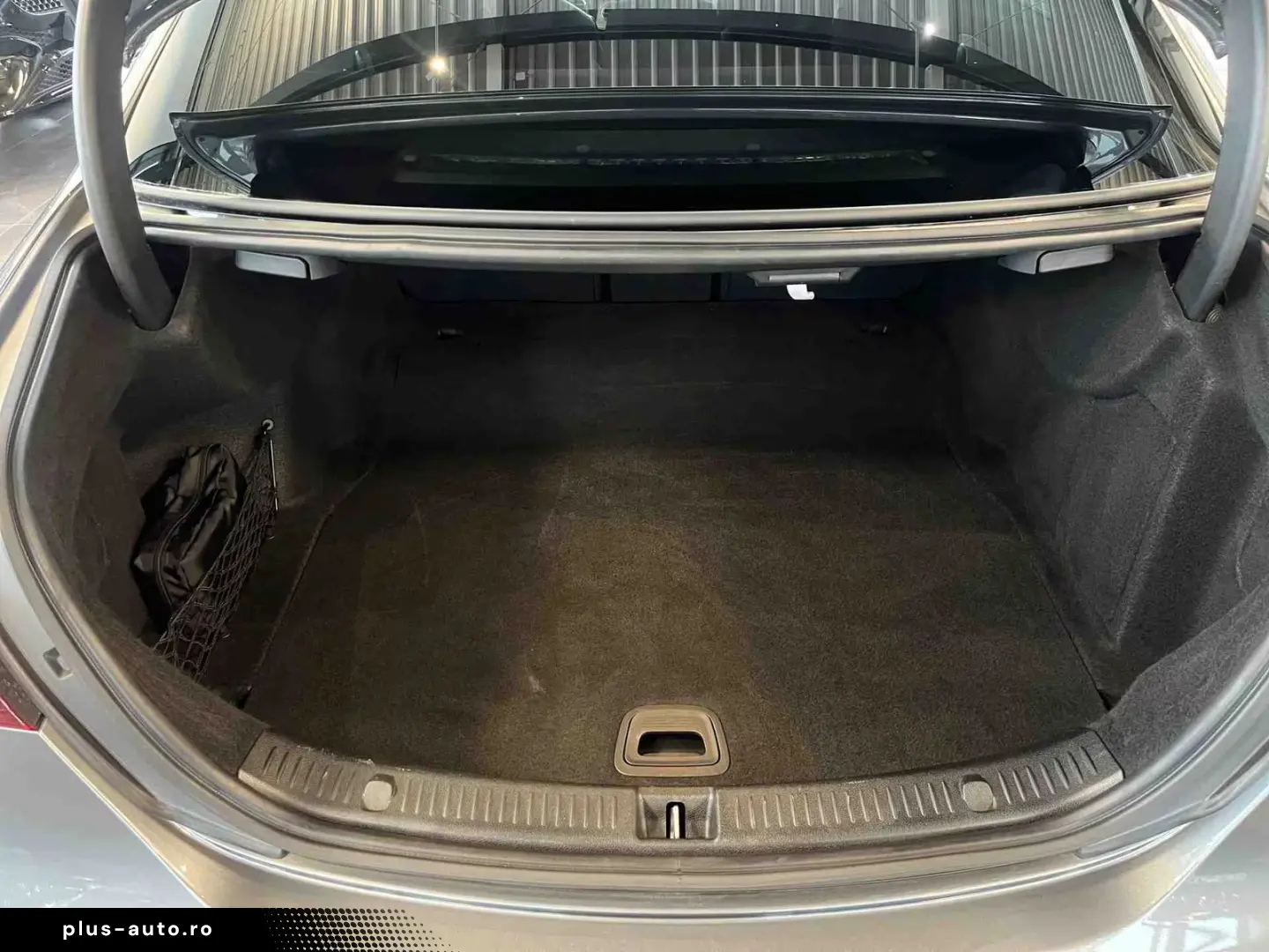 Mercedes-Benz E 220 d AMG Pano Burm Distr HUD