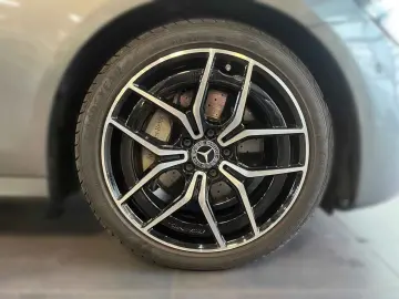 Mercedes-Benz E 220 d AMG Pano Burm Distr HUD