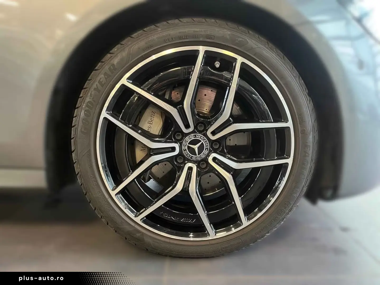 Mercedes-Benz E 220 d AMG Pano Burm Distr HUD