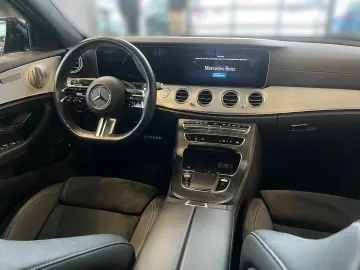 Mercedes-Benz E 220 d AMG Pano Burm Distr HUD