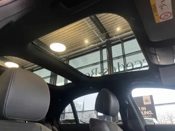 Mercedes-Benz E 220 d AMG Pano Burm Distr HUD