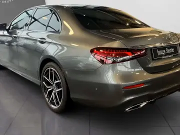 Mercedes-Benz E 220 d AMG Pano Burm Distr HUD