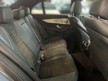 Mercedes-Benz E 220 d AMG Pano Burm Distr HUD