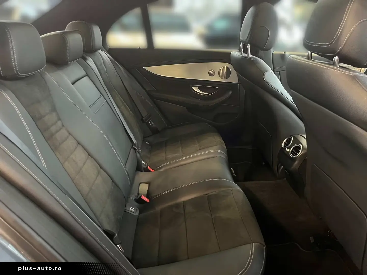 Mercedes-Benz E 220 d AMG Pano Burm Distr HUD