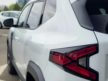 Dacia Duster Hybrid 140 Journey - autovehicul nou 0km