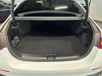 Mercedes-Benz E 300 e AMG LED MBUX 360 KAM