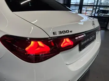 Mercedes-Benz E 300 e AMG LED MBUX 360 KAM