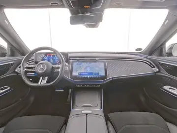 Mercedes-Benz E 200 AMG Night Distr MBUX Kamera