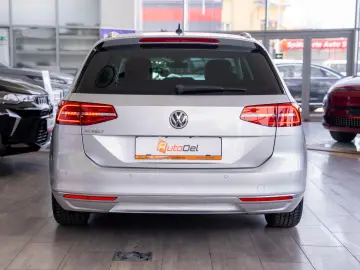 Volkswagen Passat Variant 2 0 TDI BMT DSG  Highline