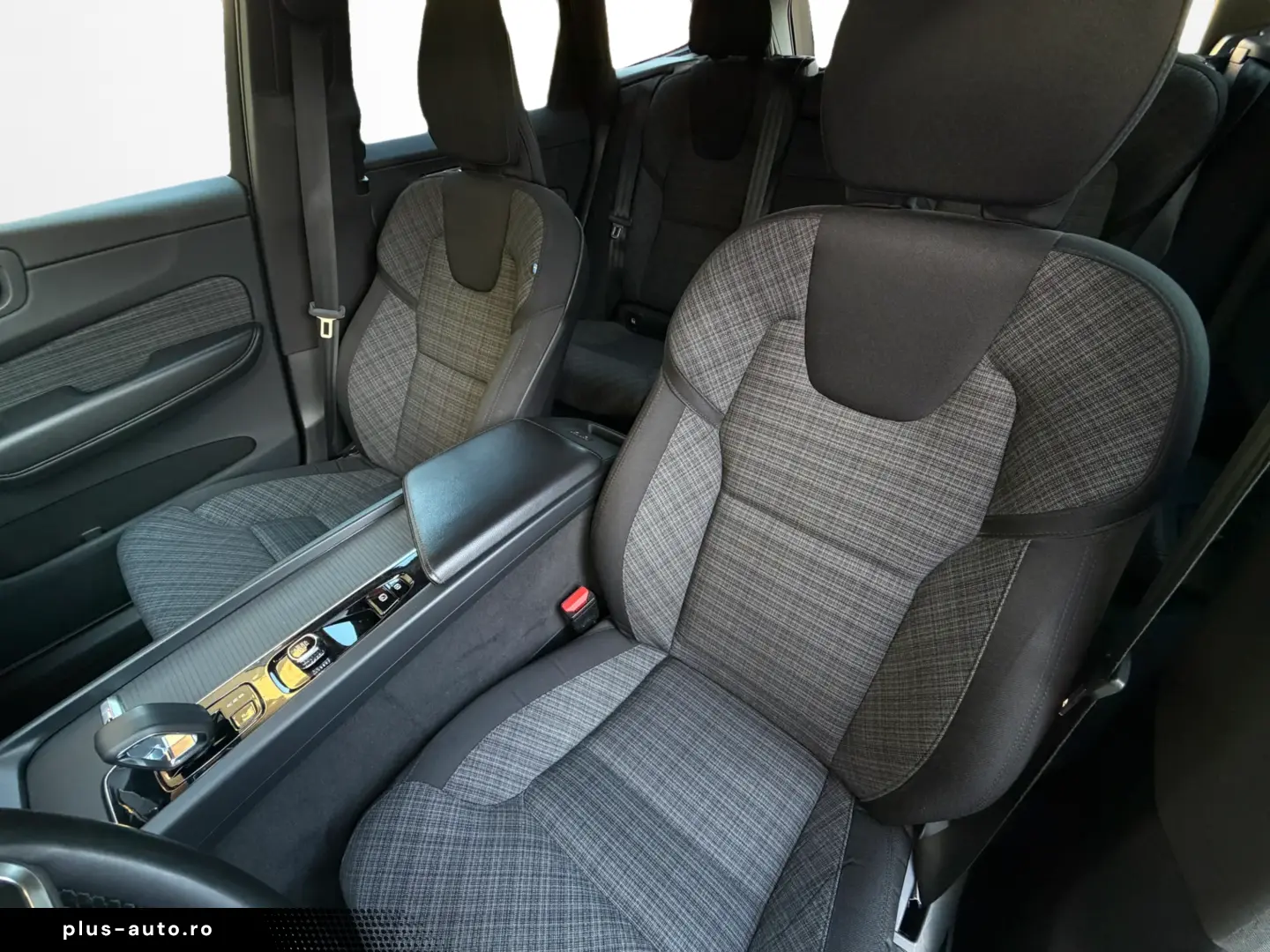 Volvo XC60 B4 AWD 2023  TVA deductibil  garantie