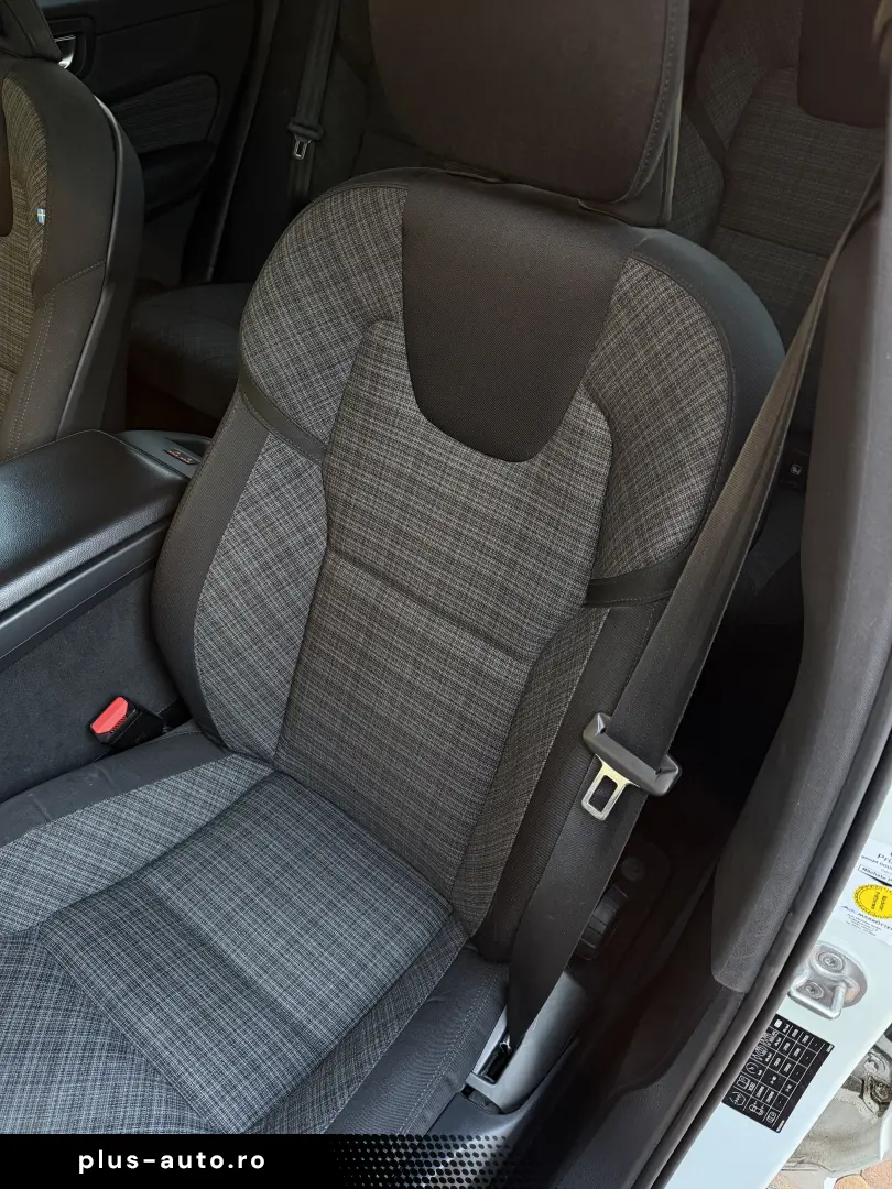 Volvo XC60 B4 AWD 2023  TVA deductibil  garantie