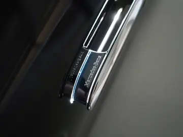 Mercedes-Benz E 200 ! AMG LINE & NIGHT PAKET