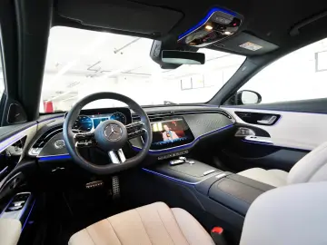 Mercedes-Benz E 200 ! AMG LINE & NIGHT PAKET