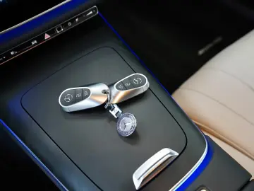 Mercedes-Benz E 200 ! AMG LINE & NIGHT PAKET