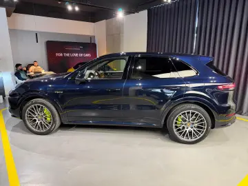 Porsche Cayenne E-Hybrid S Platinum Edition