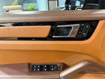 Porsche Cayenne E-Hybrid S Platinum Edition