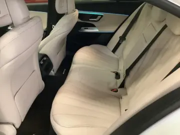 Mercedes-Benz E 200 Limousine AMG NIGHT 19