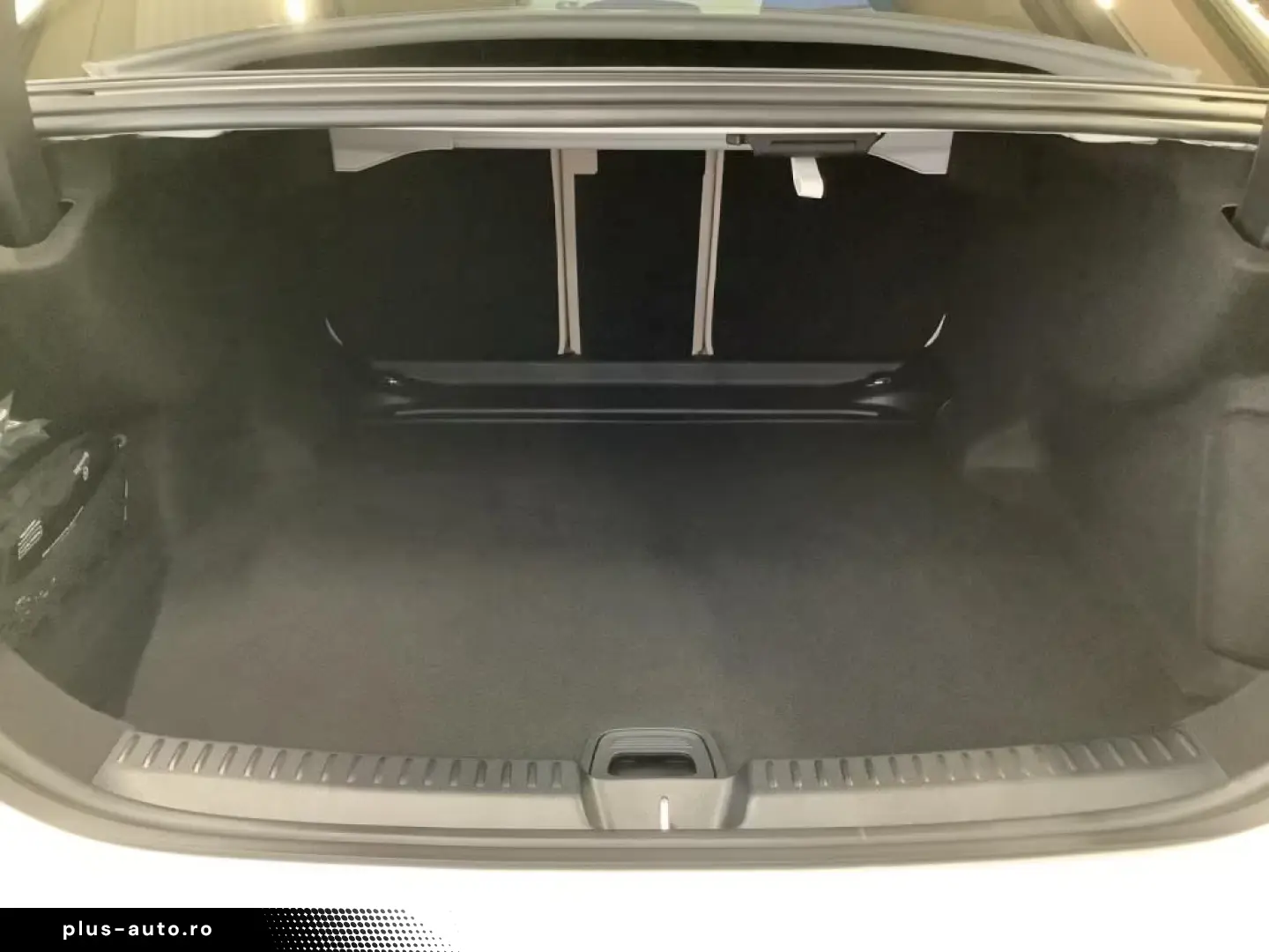 Mercedes-Benz E 200 Limousine AMG NIGHT 19