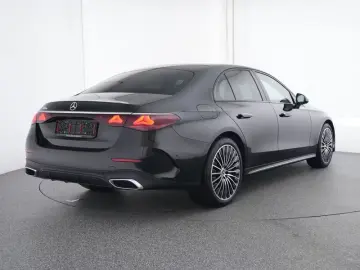 Mercedes-Benz E 300 e  AMG Night Distronic 20'' Kamera
