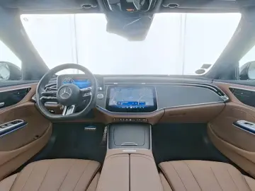 Mercedes-Benz E 300 e  AMG Night Distronic 20'' Kamera