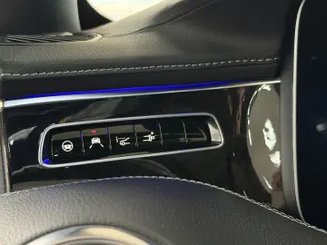 MERCEDES-BENZ S 560 4M AMG-LiNE PANO HuD DISTRO 360  AiR