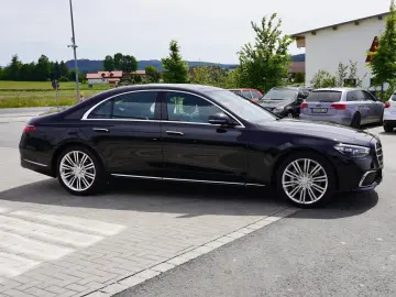 MERCEDES-BENZ S 350 d 4MATIC Augmented Reality Digital