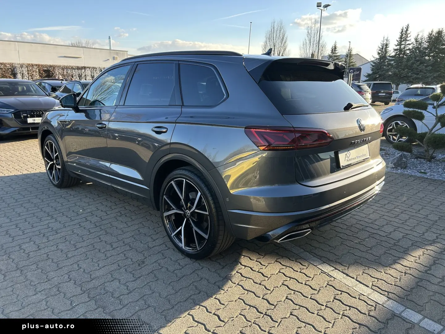 VW Touareg R-Line 4Motion IQ Standhzg Pano AHK 360
