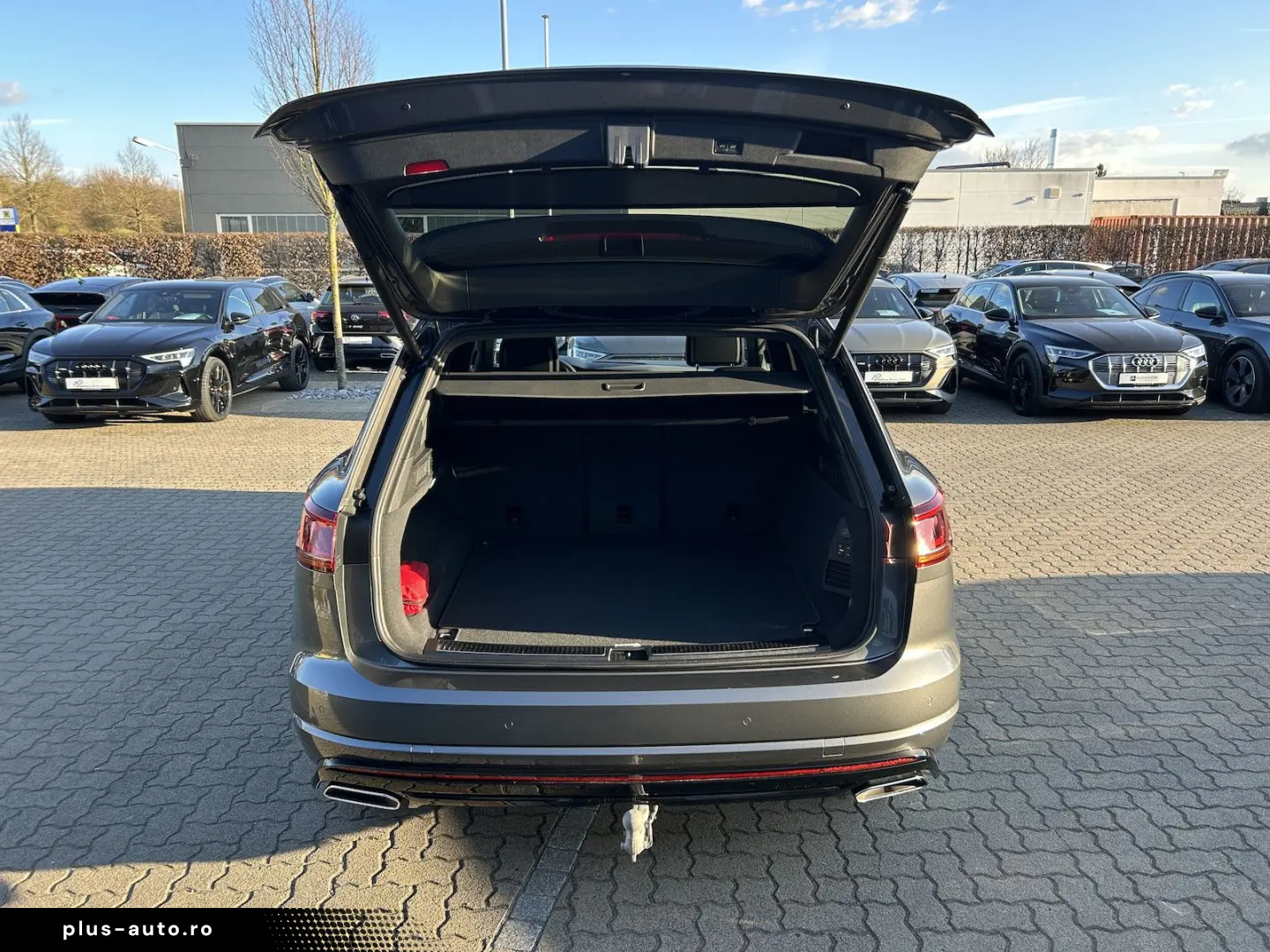 VW Touareg R-Line 4Motion IQ Standhzg Pano AHK 360