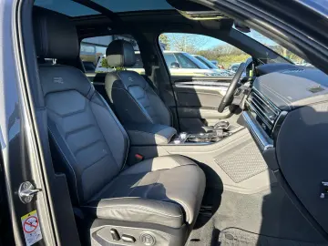 VW Touareg R-Line 4Motion IQ Standhzg Pano AHK 360