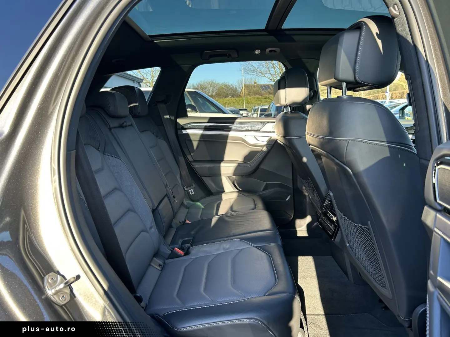 VW Touareg R-Line 4Motion IQ Standhzg Pano AHK 360