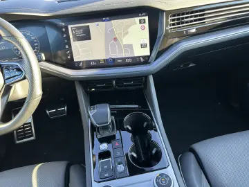 VW Touareg R-Line 4Motion IQ Standhzg Pano AHK 360