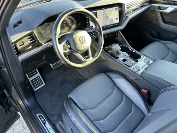 VW Touareg R-Line 4Motion IQ Standhzg Pano AHK 360
