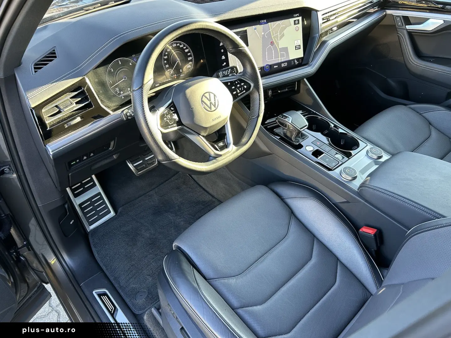 VW Touareg R-Line 4Motion IQ Standhzg Pano AHK 360