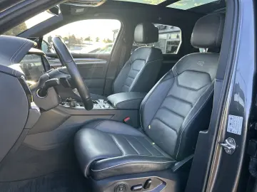 VW Touareg R-Line 4Motion IQ Standhzg Pano AHK 360