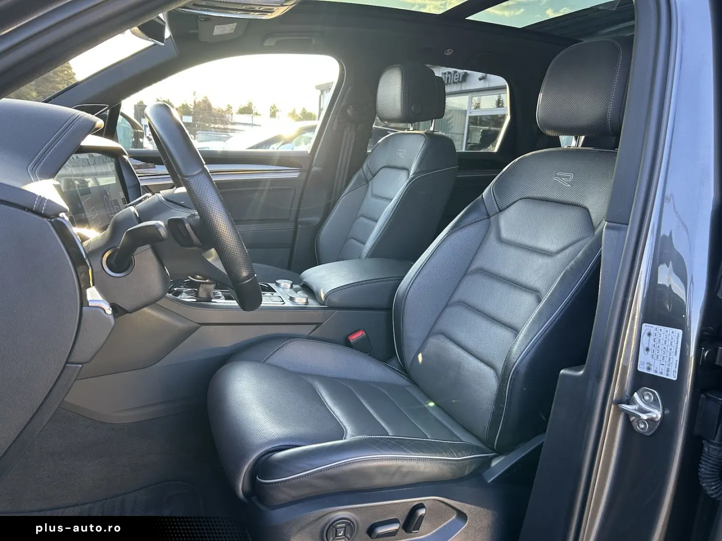 VW Touareg R-Line 4Motion IQ Standhzg Pano AHK 360