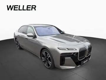 BMW 740d xDr M SPORT FondEnt AHK SkyL StHz 360 DAPro