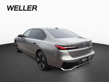 BMW 740d xDr M SPORT FondEnt AHK SkyL StHz 360 DAPro