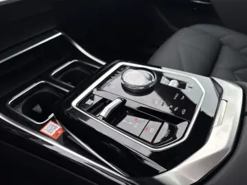 BMW 740d xDr M SPORT FondEnt AHK SkyL StHz 360 DAPro