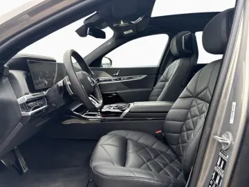 BMW 740d xDr M SPORT FondEnt AHK SkyL StHz 360 DAPro