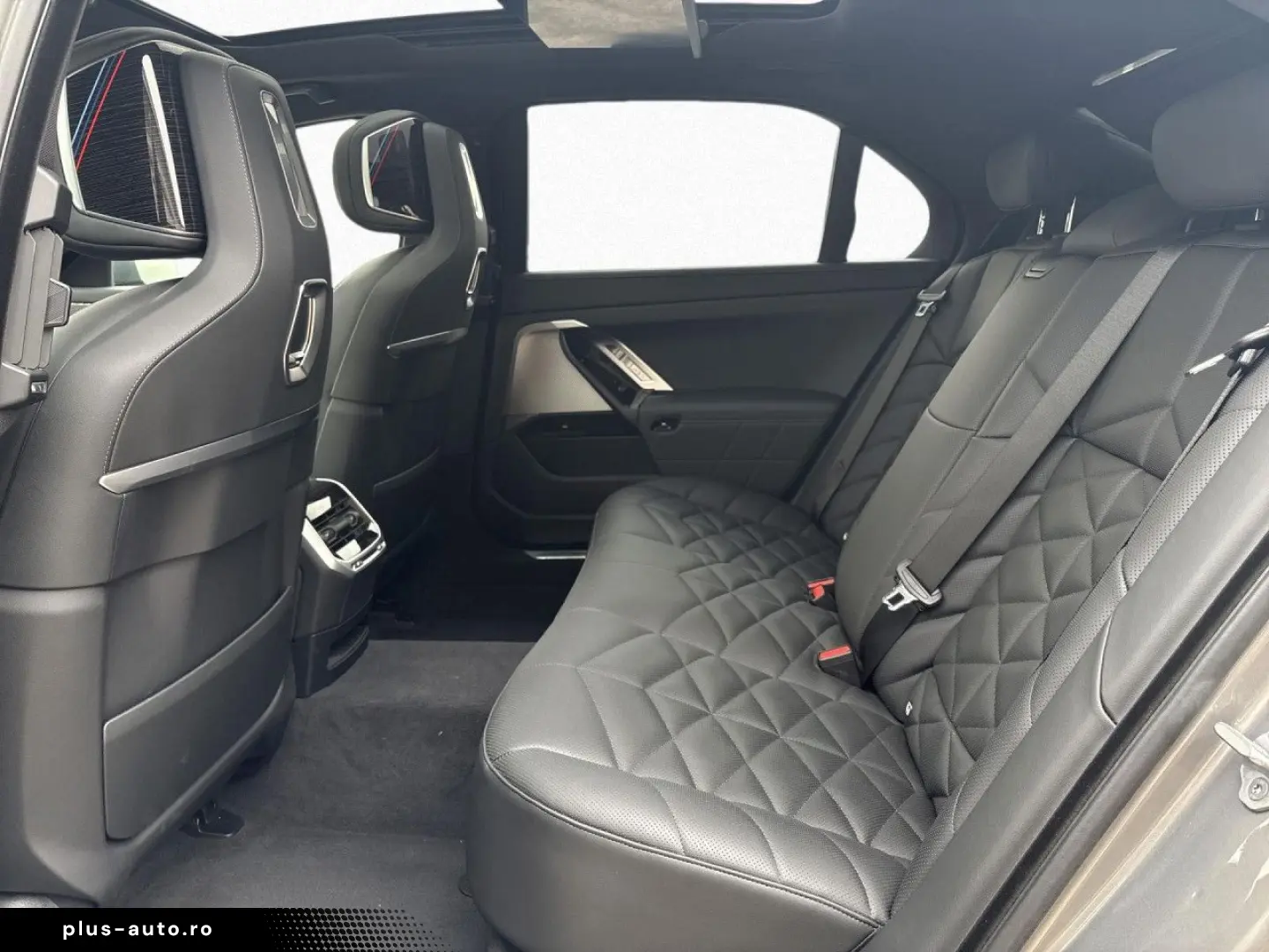 BMW 740d xDr M SPORT FondEnt AHK SkyL StHz 360 DAPro