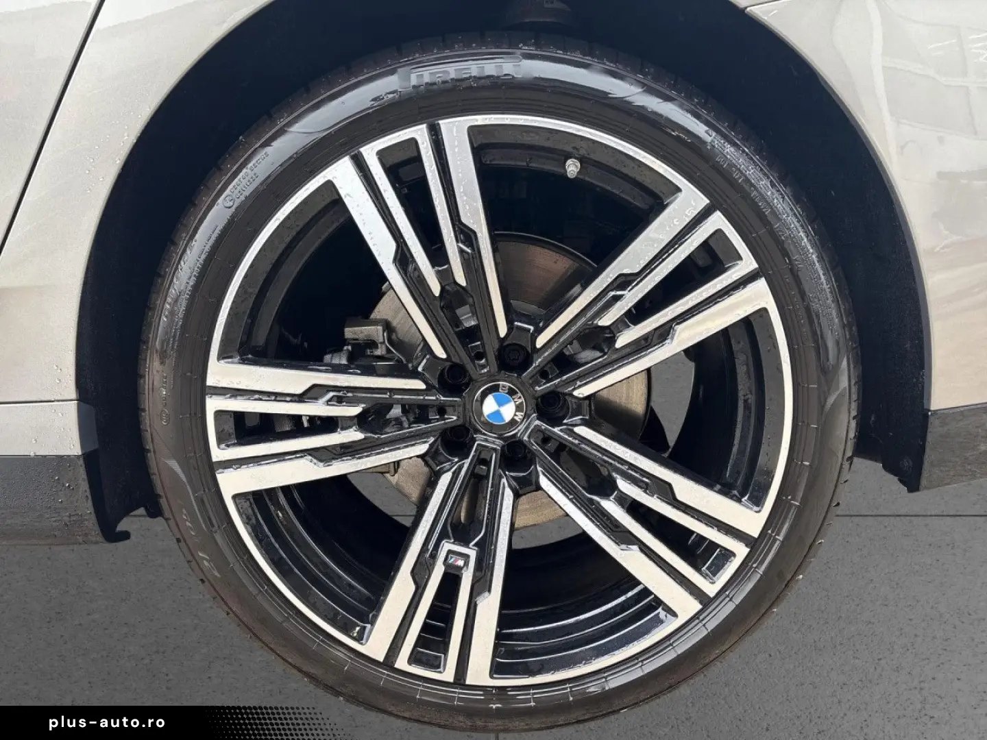 BMW 740d xDr M SPORT FondEnt AHK SkyL StHz 360 DAPro
