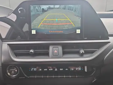 LEXUS UX 250h F-Sport Design