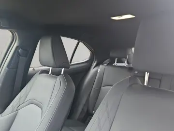 LEXUS UX 250h F-Sport Design