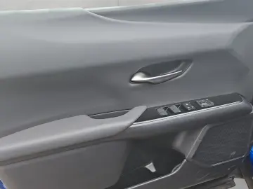 LEXUS UX 250h F-Sport Design