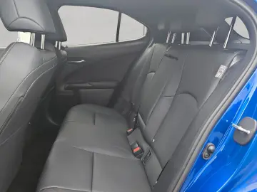 LEXUS UX 250h F-Sport Design